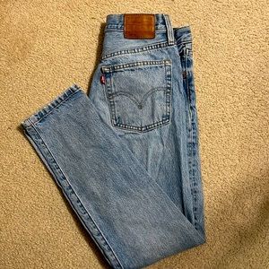 Vintage Levi 501 Distressed Jeans. W:26 L:28